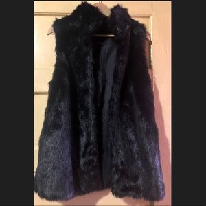 Cute Black  faux fur vest